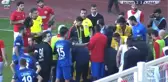 Türkiye Kupası Maçında Kasımpaşalı Futbolcu Koita'nın Yüzüne Su Şişesi Geldi