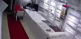 Kocaeli Kasayı Soydu, Dükkan Sahibine Perde Fiyatlarını Sordu, Kartvizit Alıp Gitti