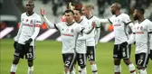 Beşiktaş'ta Medel ve Adriano Zorlu Genk Maçında Forma Giyemeyecek