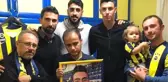 Fenerbahçeli Futbolcular, Koray Şener'in Ailesini Ziyaret Etti