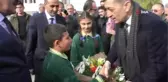 Karslı Öğrenci Bakan Selçuk ve Sanatçı Yavuz Bingöl'ü Kendine Hayran Bıraktı