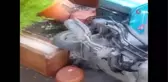 Kaza Yapan Taksi Yayaların Arasına Böyle Daldı: 2 Yaralı