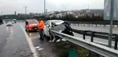 Bariyerler, Sürücünün Kontrolünü Kaybettiği Otomobile Ok Gibi Saplandı