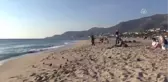Antalya'da Deniz Keyfi ve Kar Yağışı Bir Arada