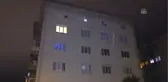 Hafif Ticari Araç Apartmanın Bahçesine Düştü: 3 Yaralı