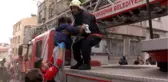 Yangında Mahsur Kalan 2 Çocuğu İtfaiye Ekipleri Kurtardı