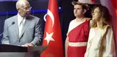29 Ekim Resepsiyonunda Antik Yunan Kıyafeti Giyen Büyükelçi Sedef Yavuzalp Görevden Alındı