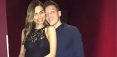 Mesut Özil Amine Gülşe İçin İsmail YK'ya, 'Senden Başka Sevilecek Biri mi Var' Şarkısını Çaldırdı