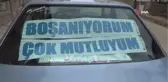 Eşinden Boşandı, Arabasının Arka Camına 