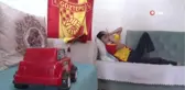 Nadir Görülen Hastalığı Sebebiyle Sadece Gülüyor