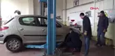 Bursa Öğrenciler, Araçların Tüm Bakım ve Onarımını Yapıyor