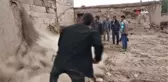Yağış Nedeniyle Ahır Çöktü, Altında Kalan Hayvanlar Telef Oldu