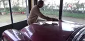 Kocasından Miras Kalan 1957 Model Otomobile Gözü Gibi Bakıyor