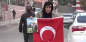 Yaşlı Kadın Elinde Bayrağı ile Teröre Meydan Okudu