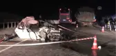 Otomobil Kamyona Çarptı: 1 Ölü, 2 Yaralı