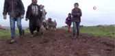 Çamurlu Yollarda Eşek Sırtında Okula Gitmeye Çalışıyorlar