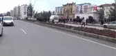 Doktoru Darp Eden Şahıslar Gözaltına Alındı, Adliye Önü Savaş Alanına Döndü