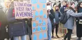 Fransa'da Liseliler Cumhurbaşkanı Macron'un İstifasını İstedi- Fransa'da Liselerde 'Kara Gün' İlan...