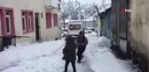 Kar Yağışı Çocukları Sevindirdi, Araç Sahiplerine Zor Anlar Yaşattı
