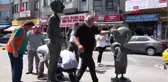 Kadıköy'de Avanak Avni Heykeli Çalındı.