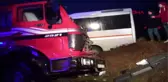 Çanakkale Gelibolu'da Öğrenci Servisi ile Kamyon Çarpıştı 13'ü Öğrenci, 15 Yaralı