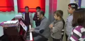 Köy Okulunda Piyano Sesleri