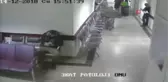 Hastane Koridorunda Kalbi Duran Kadına Kalp Masajı Kamerada