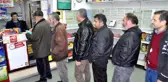 Ankara'da Daha Önce 5 Kez Büyük İkramiye Kazandıran Bayide, 70 Milyonun Hayalini Kuranlar Uzun Kuyruklar Oluşturdu