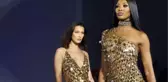 Süper Model Naomi Campbell, Üstsüz Pozuyla Hayran Bıraktı