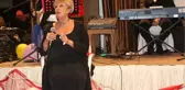 Zerrin Özer'in Ablası Tülay Özer, Konser Verdiği Sırada Fenalaştı