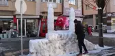Yapımı 4 Saat Sürdü, Tamamlamak İçin Kar Yağmasını Bekliyor