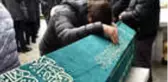 Selami Şahin, Vefat Eden Ağabeyinin Tabutunun Üstüne Kapandı