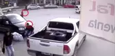 Aracına Taş Atarak Dikkatini Dağıttıkları İş Adamının 300 Bin Lirasını Çaldılar
