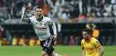West Ham United, Gary Medel İçin Beşiktaş'ın Kapısını Bir Kez Daha Çalacak