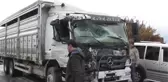 İzmir'de Kamyon ile Kamyonet Çarpıştı: 5 Yaralı
