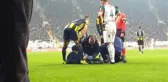 Fenerbahçe'nin Gol Sevinci Sırasında Martin Skrtel'in Kafasına Yabancı Madde İsabet Etti