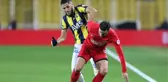 Yassine Benzia: Fenerbahçe'de Oynuyorsanız Bu Formaya Layık Olmalısınız