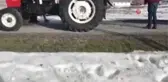 Traktörlerini Birbirlerine Bağlayıp Güç Yarıştırdılar