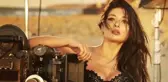 Nurgül Yeşilçay'dan Sevgilisine Öpücüklü Kutlama!