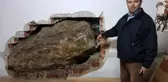 Dağdan Kopan Dev Kaya Parçası Evin İçinde Girdi