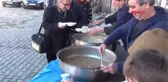 Kütahya Mahalleli 2 Yıldır Her Cuma Günü Hayır Yemeği Veriyor