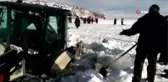 Çıldır Gölü Yüzeyindeki Buz Kırıldı, İş Makinesi Sulara Gömüldü