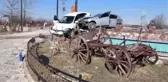 Elazığ'da Çarpışan İki Otomobil Bahçe Duvarına Çıktı