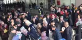Plastik Şişeyi Kapan Kapalı Pazara Koştu