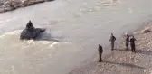 Ciple Dereyi Geçmeye Çalışan Sürücü ile Arkadaşı Mahsur Kaldı