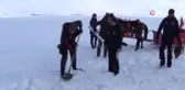 Çıldır Gölünde Testere ile Buzu Kesip Dalış Yaptılar