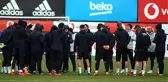 Beşiktaş'ta Shinji Kagawa ve Gökhan Gönül Kayserispor Maçı Kadrosuna Alınmadı