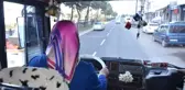 Kadın Belediye Başkan Adayı, Kendi Seçim Aracını Kendi Kullanıyor