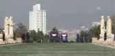 Bakan Akar'ın Eşinden Anıtkabir'e Ziyaret