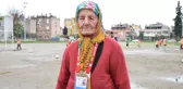 79 Yaşındaki Altın Nine'nin Futbol Aşkı Herkesten Saygı Görüyor